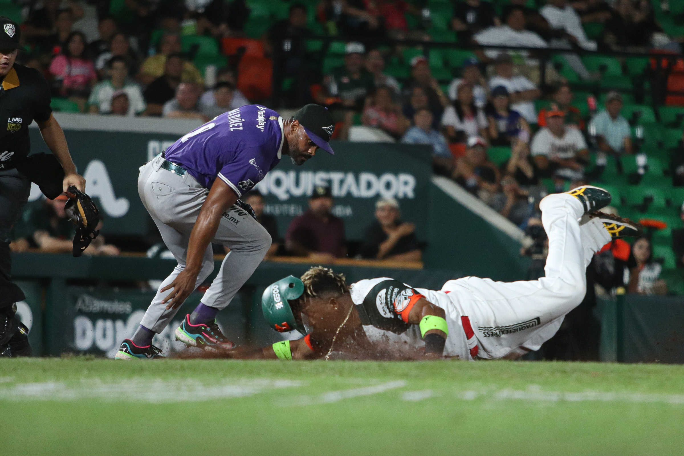 CONSPIRADORES SE ADELANTA EN LA SERIE