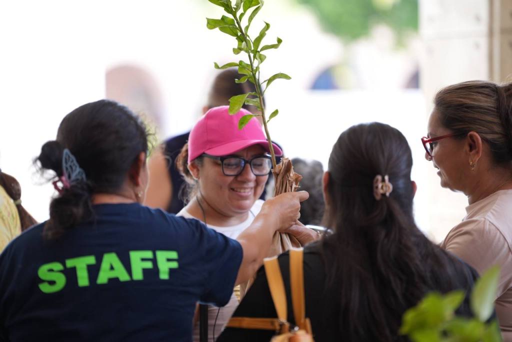 El programa “Una familia, un árbol” avanza con éxito: Cecilia&nbsp;Patrón