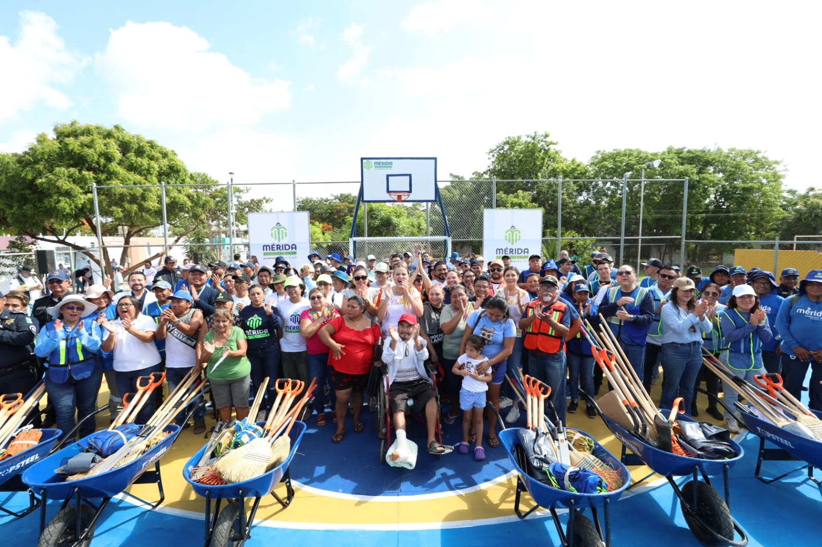 Lleva Cecilia Patrón el gobierno a las colonias de Mérida: Mega Operativo interviene a profundidad en Amapola.