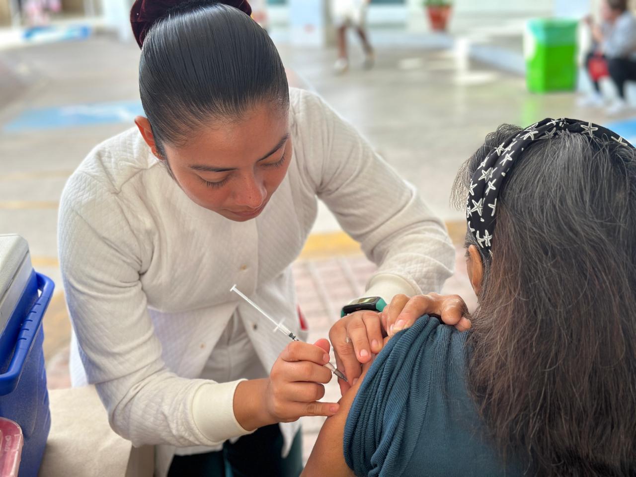 Invita IMSS Yucatán a participar en Campaña Intensiva de Vacunación en la Línea de Vida