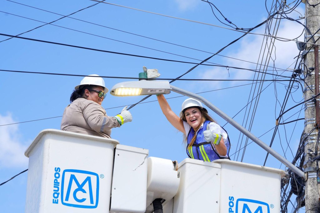 Mérida brilla con más de 38 mil luminarias LED; “A un año contigo, los compromisos se cumplen y vamos por más”: Cecilia&nbsp;Patrón