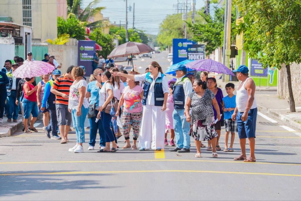 Suma Cecilia Patrón más de 100 kilómetros de calles nuevas entregadas a la&nbsp;gente.
