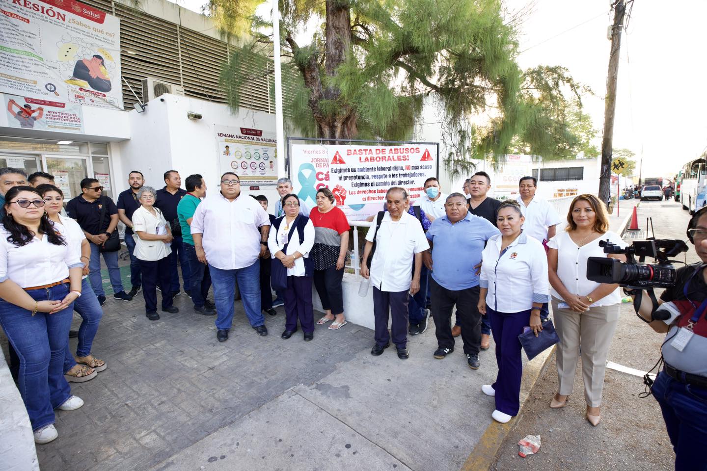 Trabajadores del Centro de Salud Urbano de Mérida se mantienen firmes en la exigencia de destitución del director