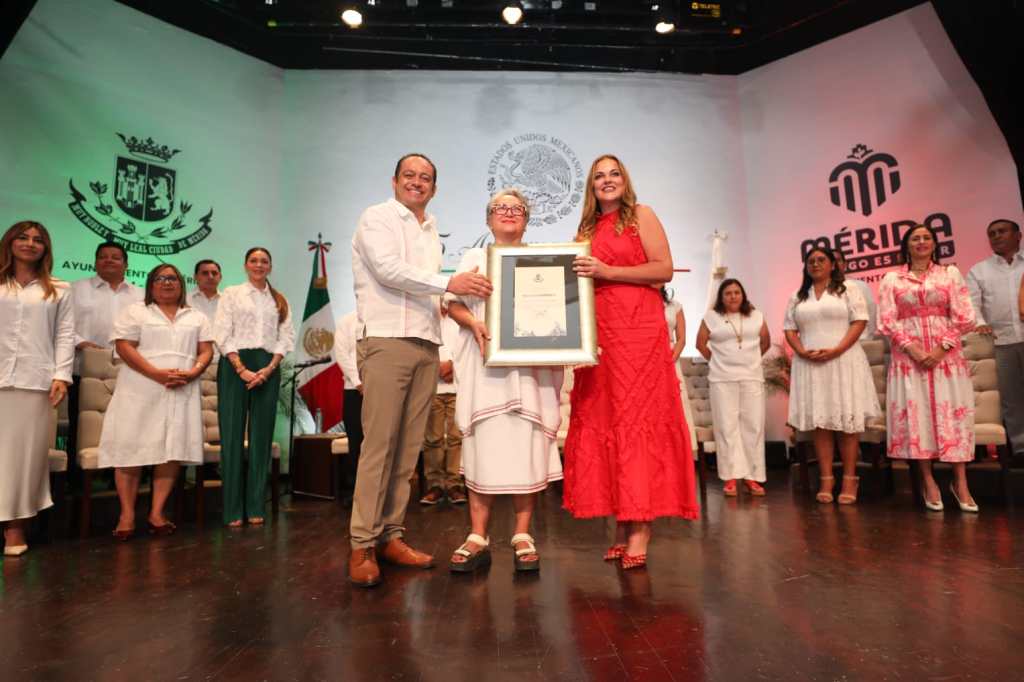 Cecilia Patrón reconoce el compromiso ciudadano y el trabajo en equipo como motores para el desarrollo y bienestar de&nbsp;Mérida.