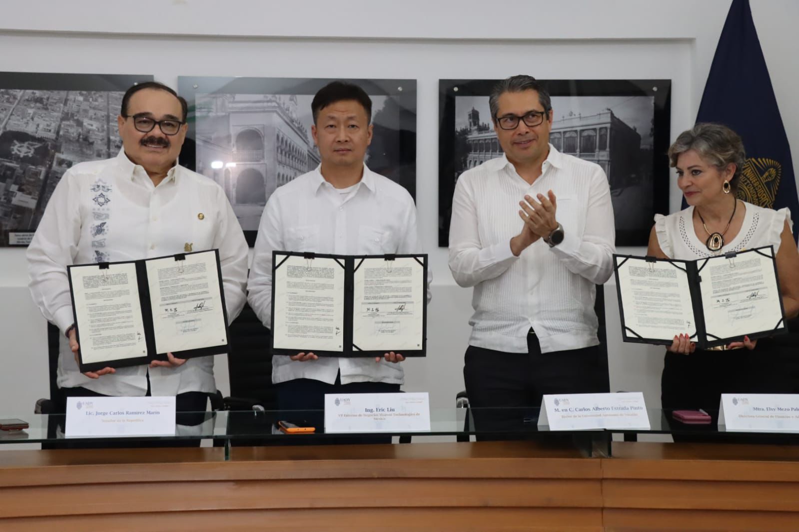 Huawei dona tabletas a la UADY, gracias a la gestión de Ramírez Marín