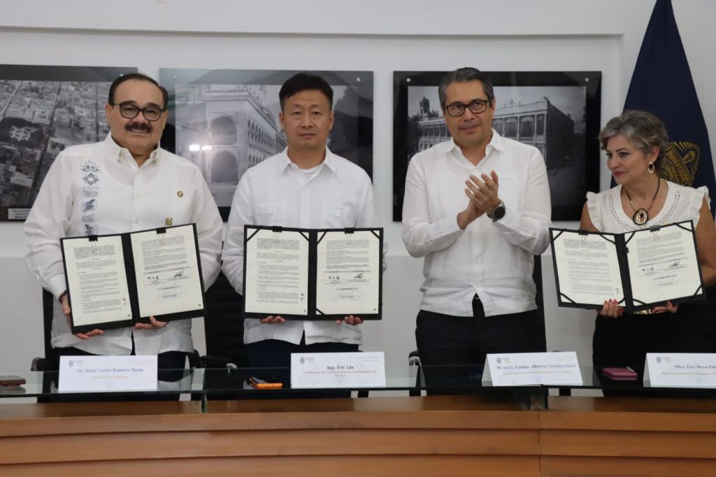 Huawei dona tabletas a la UADY, gracias a la gestión de Ramírez&nbsp;Marín