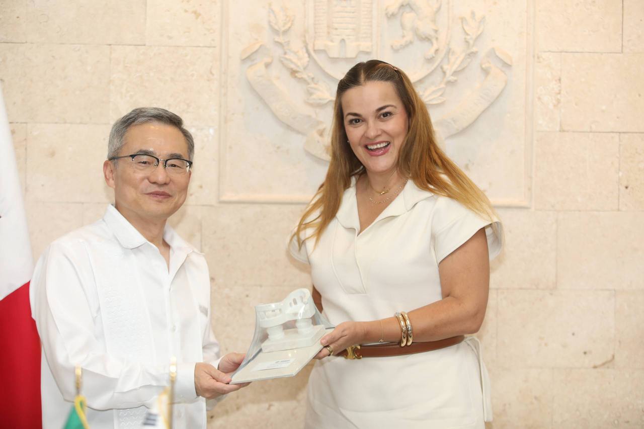Embajador de Corea del Sur en México visita al Ayuntamiento de Mérida