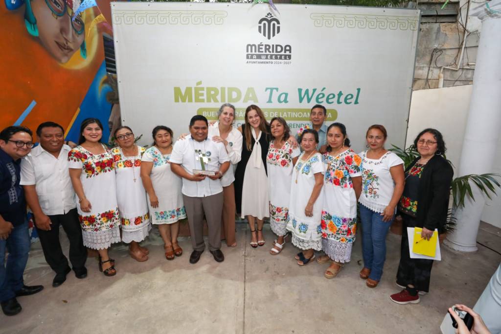 Cecilia Patrón entrega reconocimiento internacional a la campaña Mérida Ta&nbsp;Wéetel