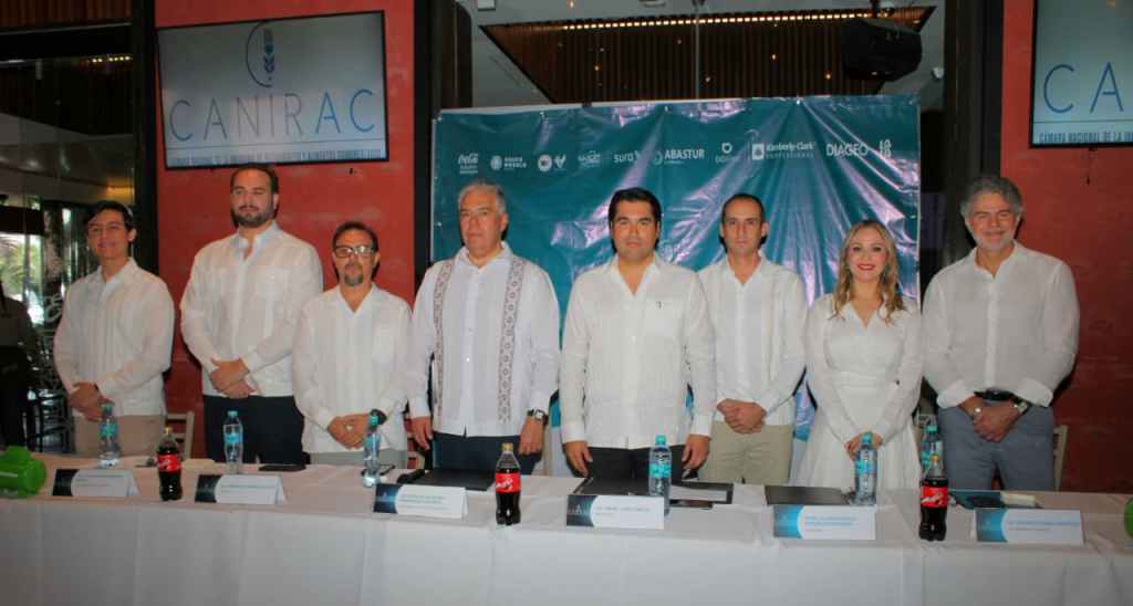 Israel López García asume la presidencia de CANIRAC Yucatán 2026-2027
