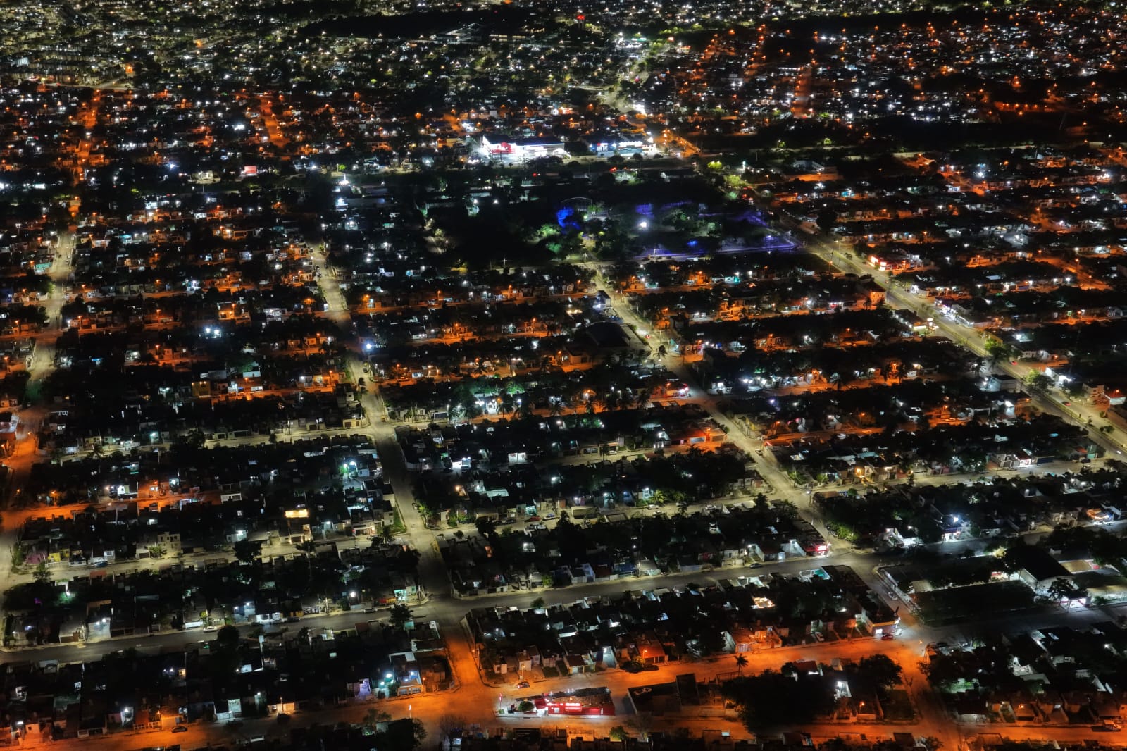 Avanza modernización en el poniente: Ilumina Cecilia Patrón con tecnología LED a Ciudad Caucel